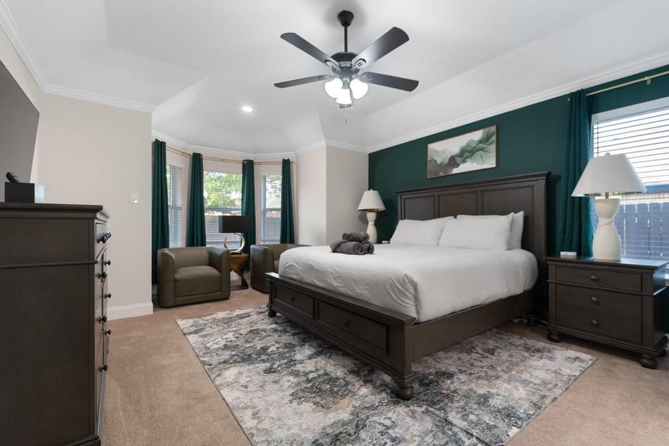 Spacious 5-BD ft a Pool Oasis and BBQ Grill House in Burleson