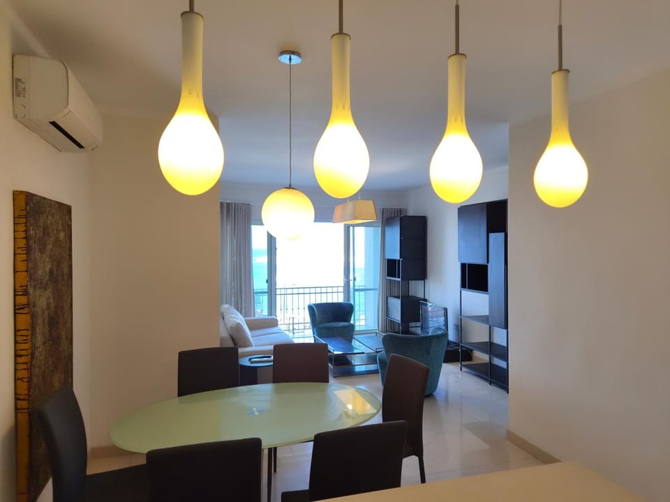 Kitchen or kitchenette, Dining area, air conditioner