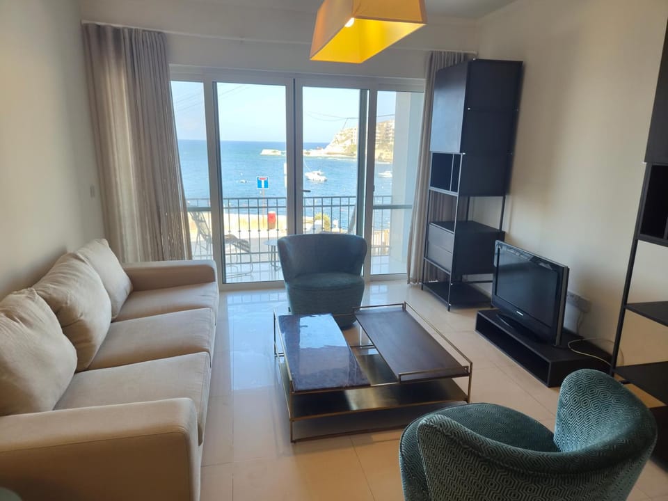 Communal lounge/ TV room, TV and multimedia, Living room, Seating area