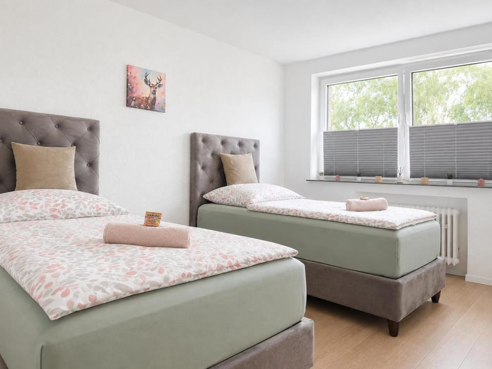 Communal lounge/ TV room, Bed, Summer, TV and multimedia, View (from property/room), Photo of the whole room, Decorative detail, Decorative detail, Bedroom, heating, heating, towels, towels, wardrobe