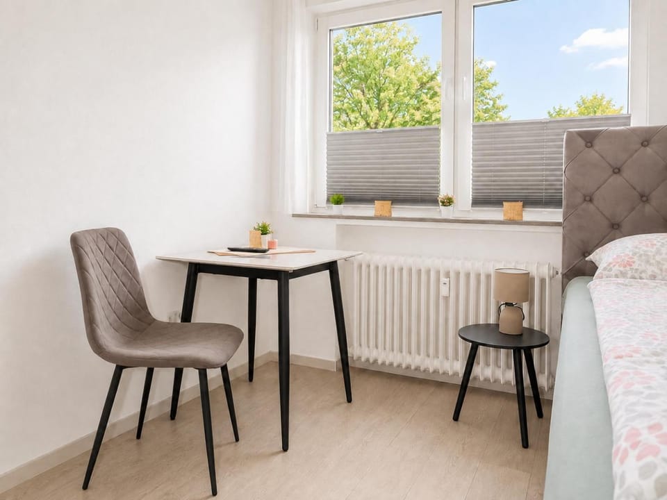 Communal lounge/ TV room, Bed, Summer, TV and multimedia, Photo of the whole room, Decorative detail, Decorative detail, Seating area, Dining area, Bedroom, heating, heating, internet, internet, towels, towels, wardrobe