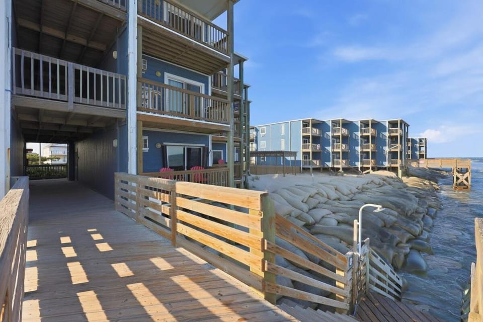 Water's Edge - Coastal Condo with Ocean Views Apartment in North Topsail Beach