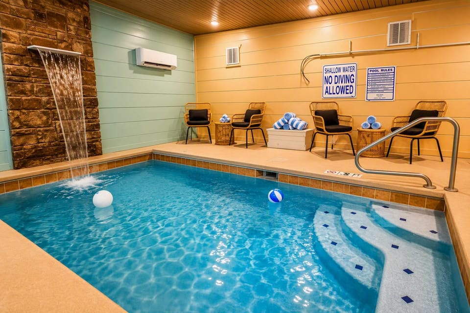 Spa and wellness centre/facilities, Seating area, Swimming pool, towels