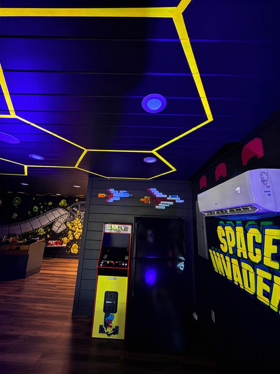 Game Room, Decorative detail, Entertainment