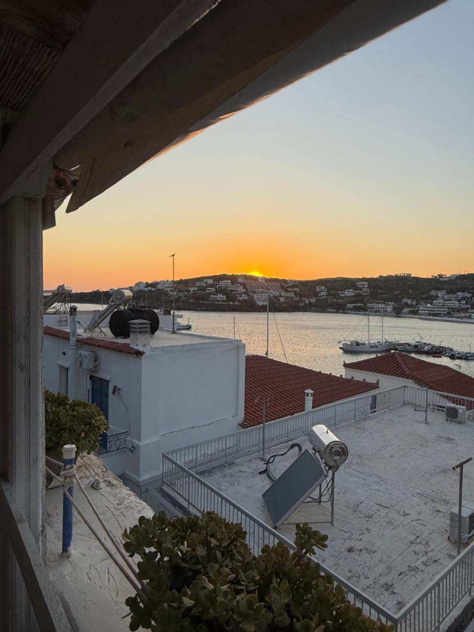The Harbour Apartment in Decentralized Administration of the Aegean