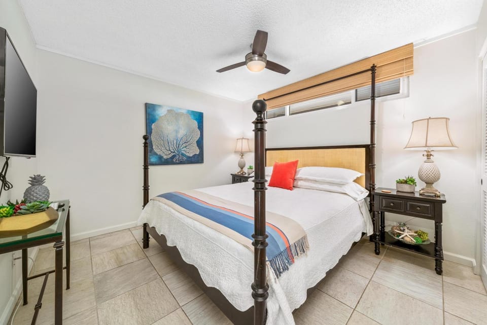 Bed, TV and multimedia, Bedroom, furniture