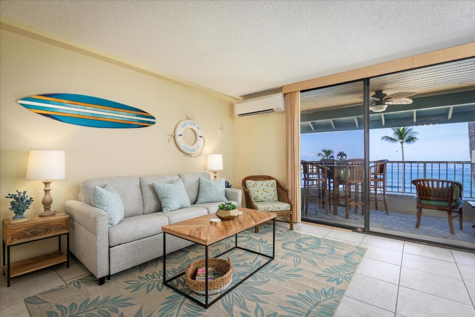 TV and multimedia, Balcony/Terrace, Living room, Seating area, Sea view, furniture, air conditioner