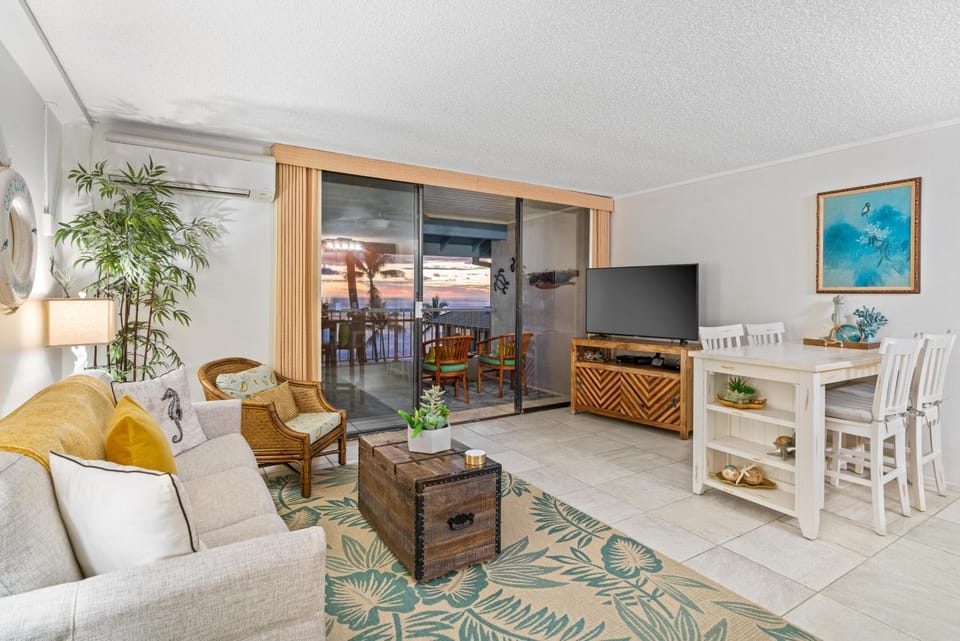 Day, TV and multimedia, Balcony/Terrace, Living room, Seating area, Dining area, Sea view, Sunset, furniture, air conditioner