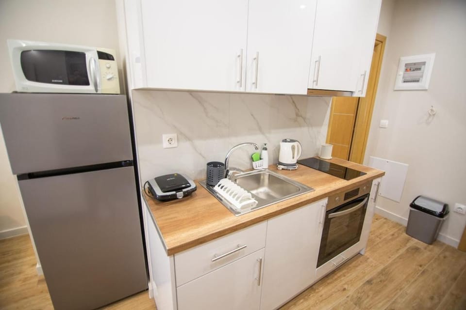 Coffee/tea facilities, stove