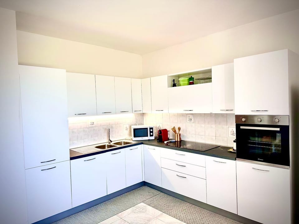 Kitchen or kitchenette, dishwasher, oven, stove