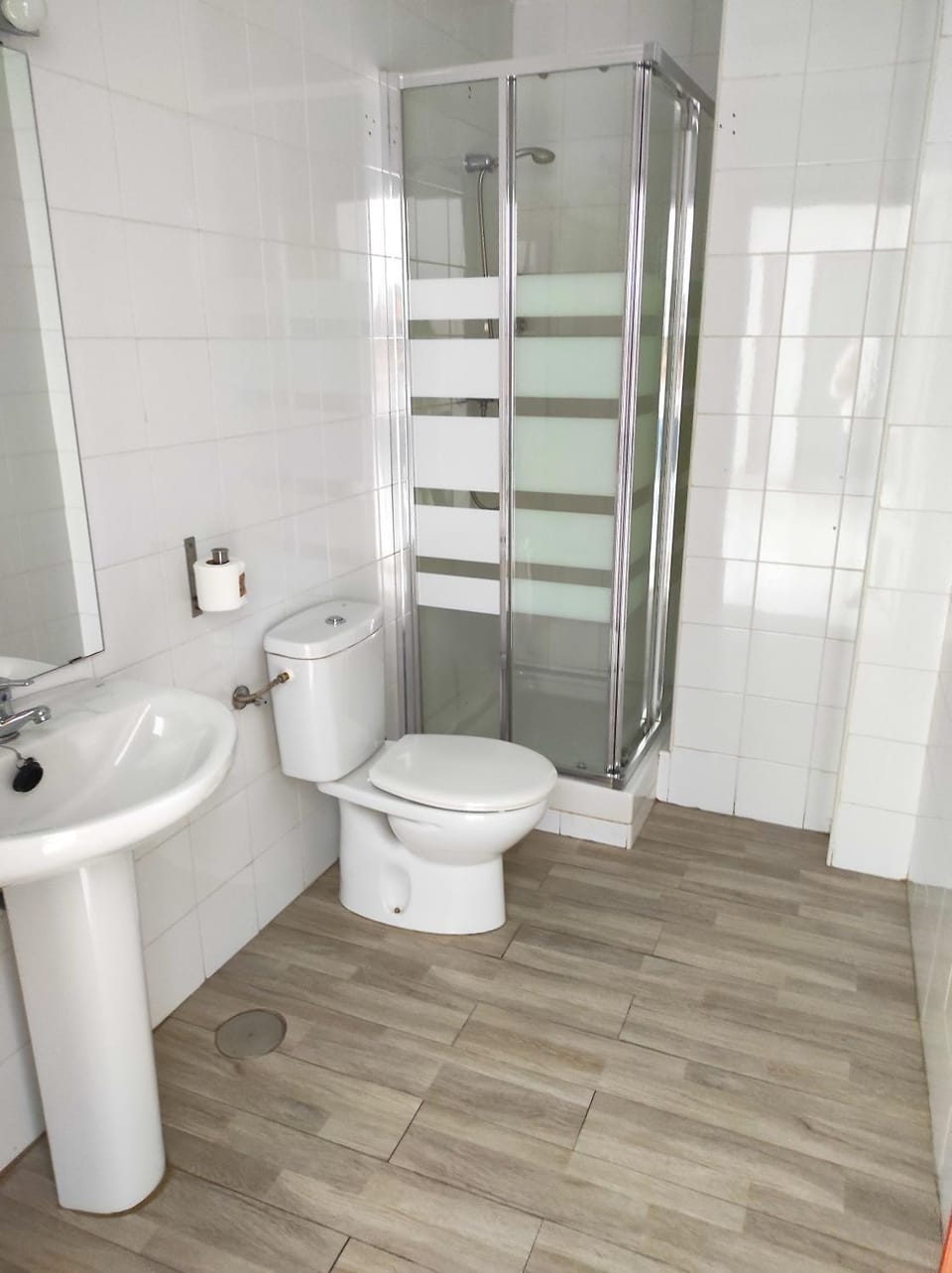 Shower, Toilet