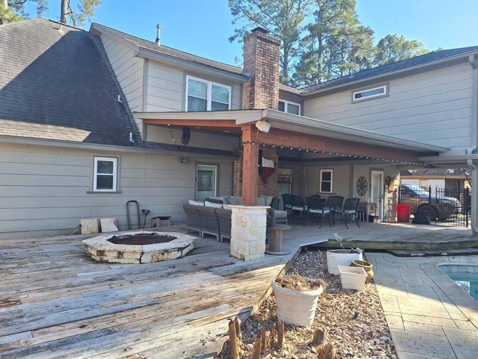 Patio, Swimming pool, fireplace
