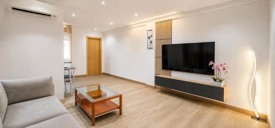 TV and multimedia, Living room, Seating area, air conditioner