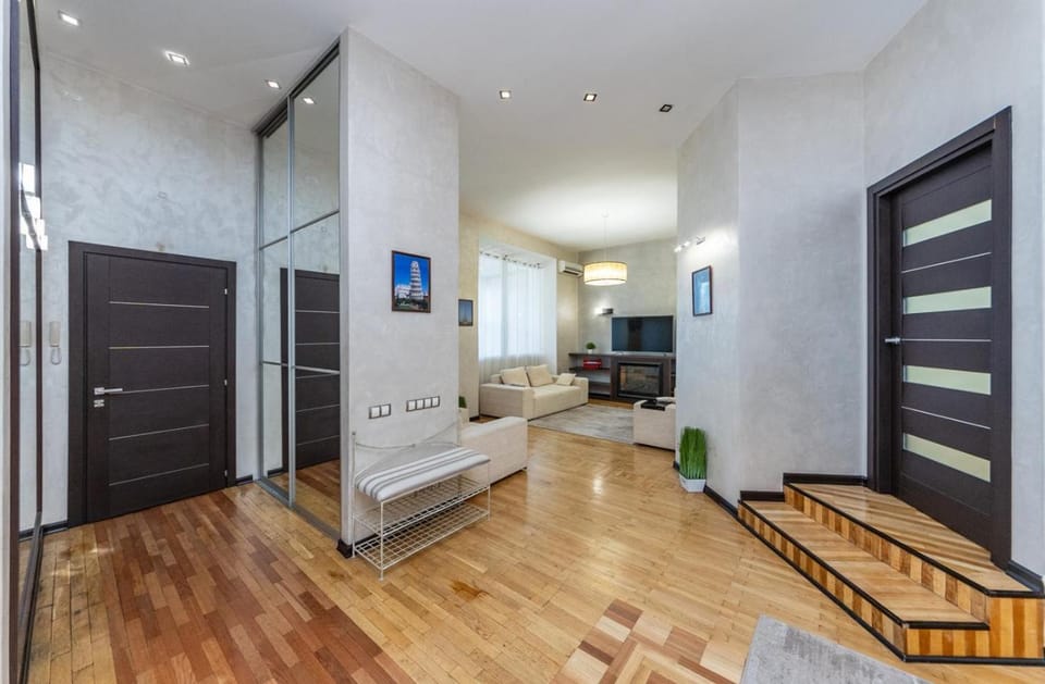 Luxury 2-Bedroom Apartment, City Center, Metro Apartment in Kiev City - Kyiv