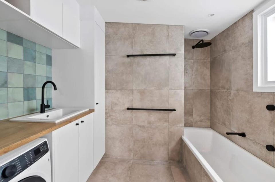 Shower, Bath, towels, laundry