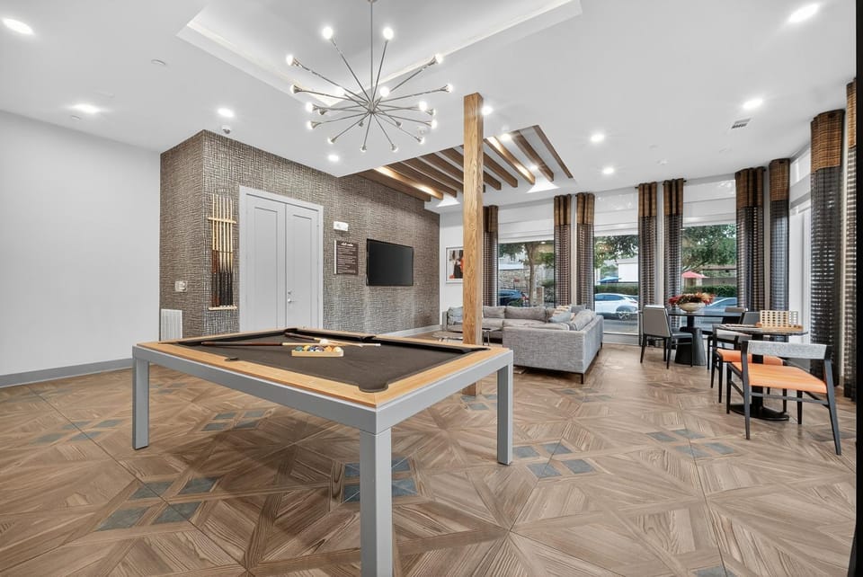 The Bentley Collection - Rooftop Residence Apartment in Colorado
