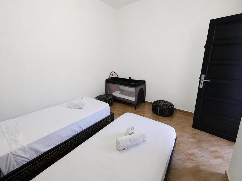 Bed, Photo of the whole room, Bedroom, cot, towels