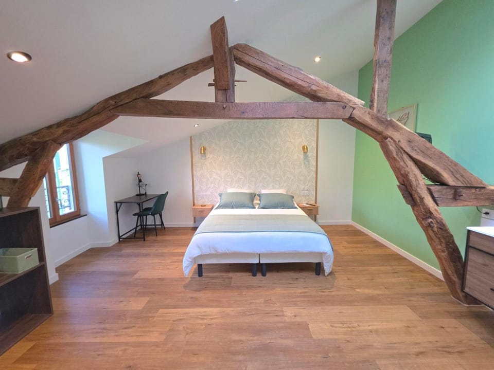 Bed, Photo of the whole room, Bedroom
