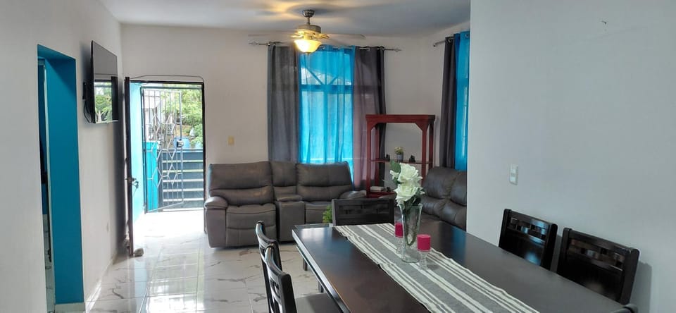 Communal lounge/ TV room, TV and multimedia, Living room