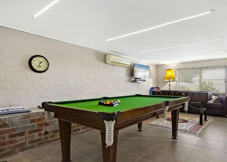 Mossy Point Pool House Beach Walk Sleeps 10 House in Annetts Parade