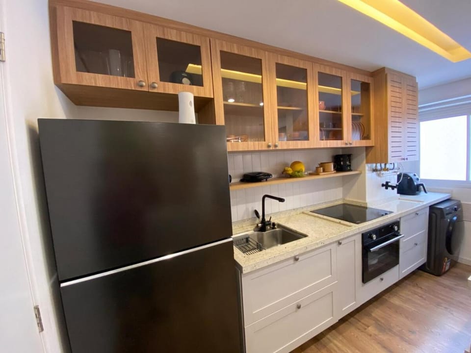 Kitchen or kitchenette, oven, stove
