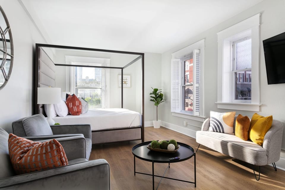 Gorgeous 2BR Gaslamp Modern Comfort & Walkable Apartment in Gaslamp Quarter