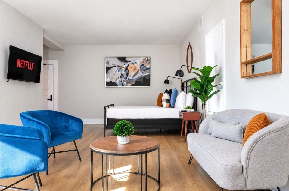 Vibrant Gaslamp Suite Convenient Central Location Hotel in Gaslamp Quarter