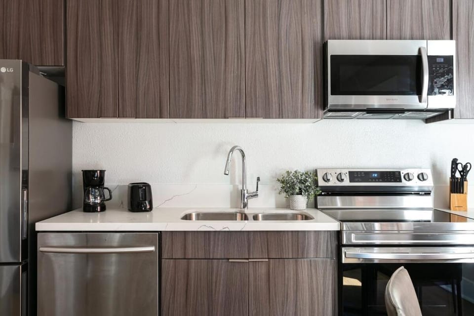 Vibrant Gaslamp Suite Convenient Central Location Apartment in Gaslamp Quarter