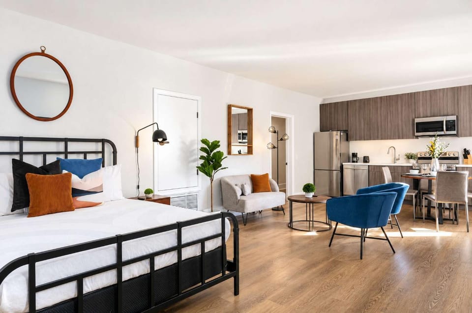 Vibrant Gaslamp Suite Convenient Central Location Hotel in Gaslamp Quarter