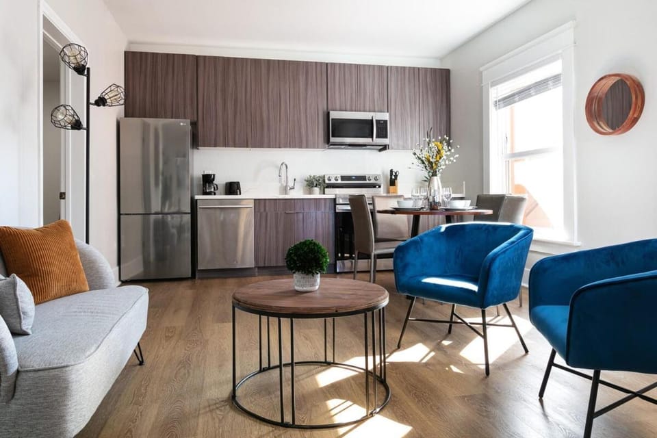 Vibrant Gaslamp Suite Convenient Central Location Apartment in Gaslamp Quarter