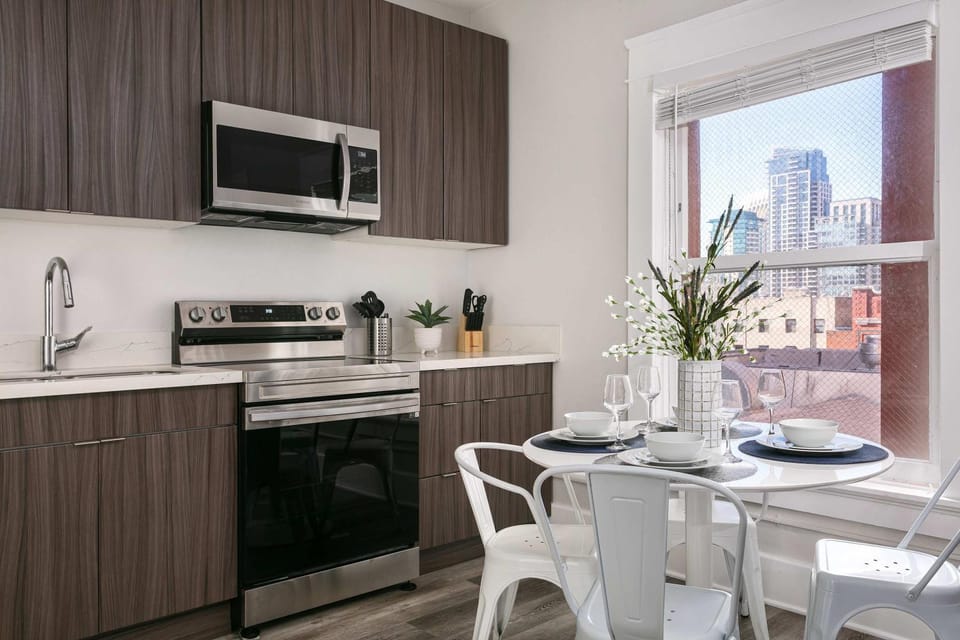 Urban Gaslamp Living w 100 Walk Score Sleeps 5 Apartment in Gaslamp Quarter