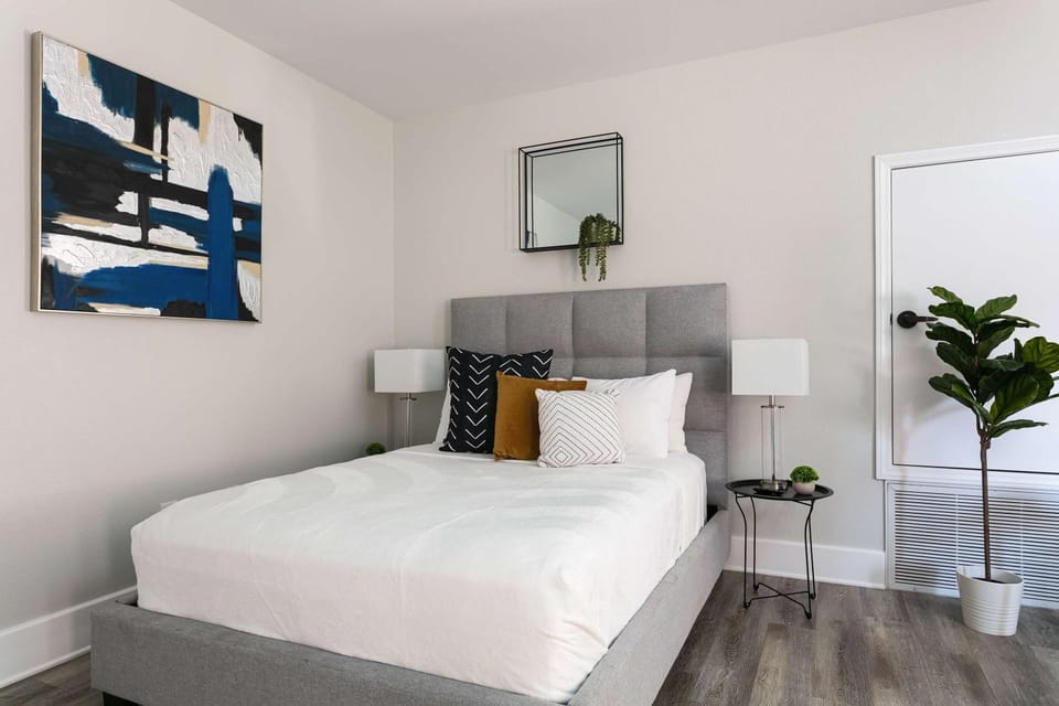 Urban Gaslamp Living w 100 Walk Score Sleeps 5 Apartment in Gaslamp Quarter
