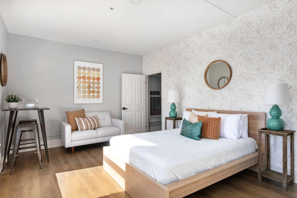 Boutique Studio w Kitchen Sleeps 3 in Gaslamp Apartment in Gaslamp Quarter