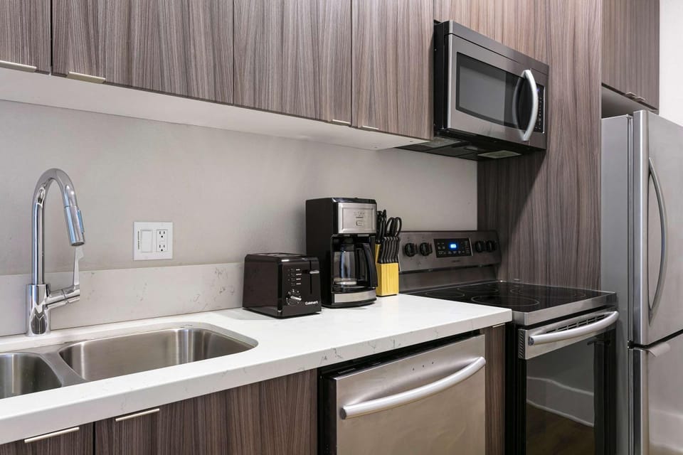 Boutique Studio w Kitchen Sleeps 3 in Gaslamp Apartment in Gaslamp Quarter