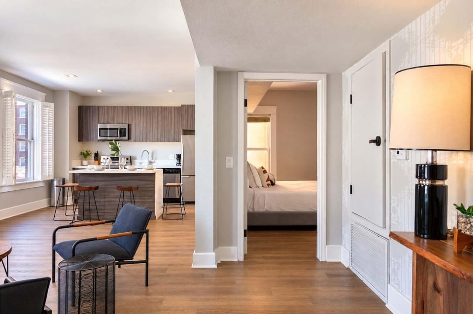 worthy 2BR Hotel Suite Heart of Gaslamp Hotel in Gaslamp Quarter