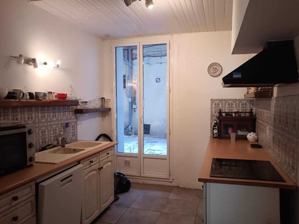 Kitchen or kitchenette