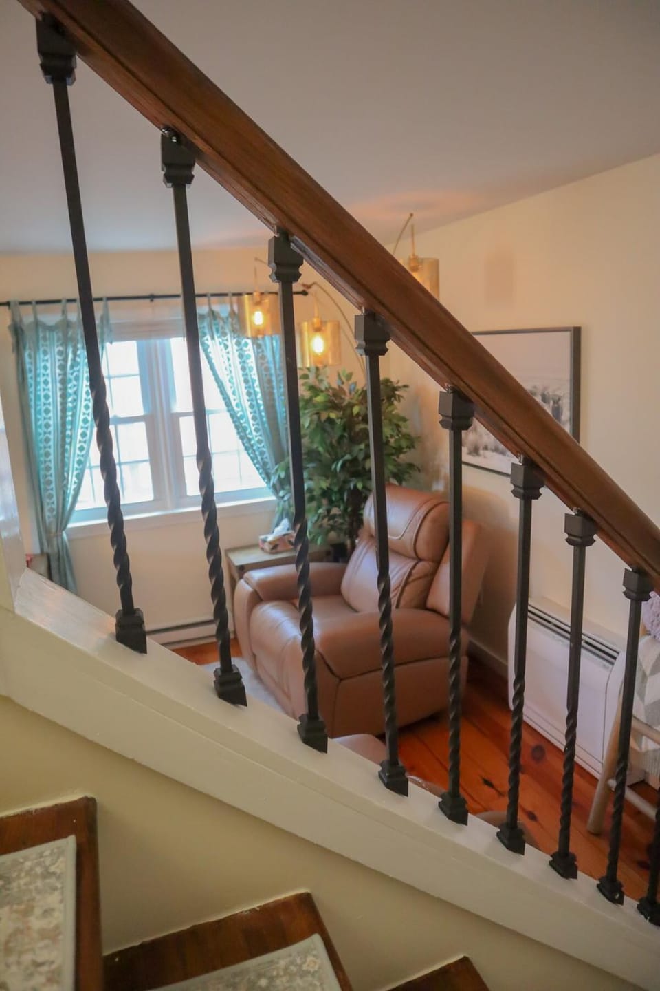 Lake Haven - Lakefront Getaway - Hot Tub, Decks, Fires & More House in Bristol