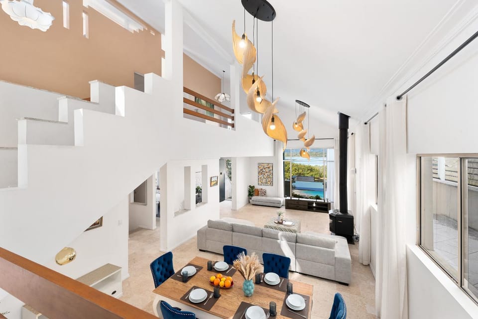 Stunning Lakefront Home — Saratoga, Central Coast House in Central Coast