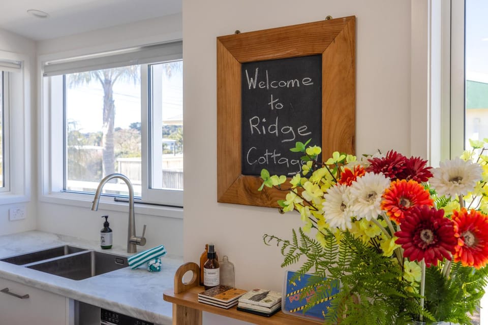 Ridge Cottage - Oneroa Village House in Auckland Region