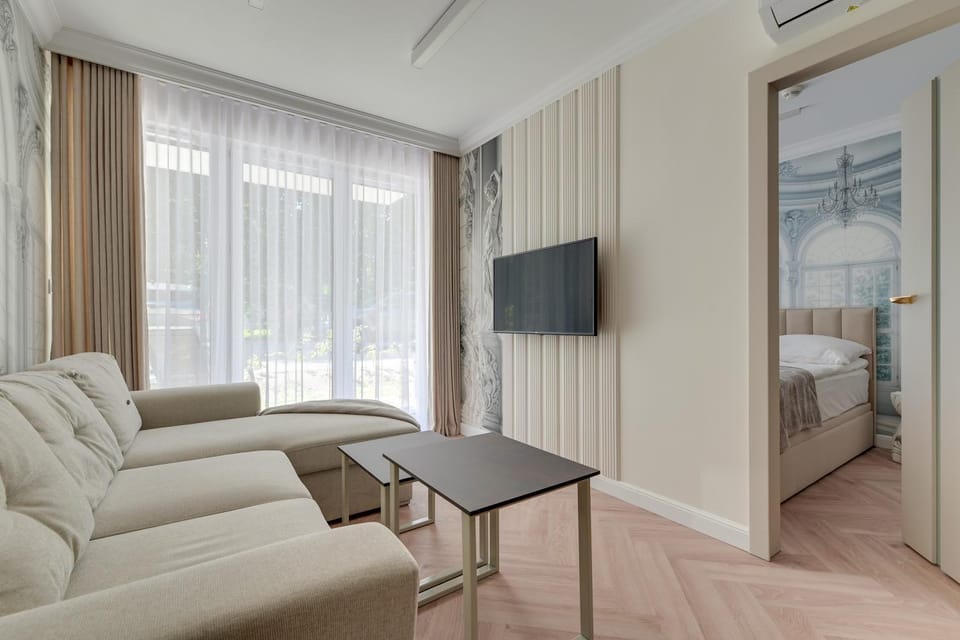 Communal lounge/ TV room, Bed, TV and multimedia, Living room, Photo of the whole room, Seating area, Bedroom, air conditioner