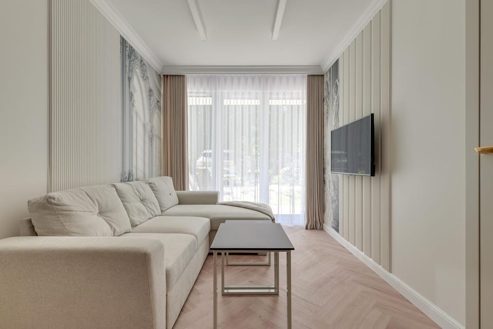 Communal lounge/ TV room, TV and multimedia, Living room, Seating area, Evening entertainment