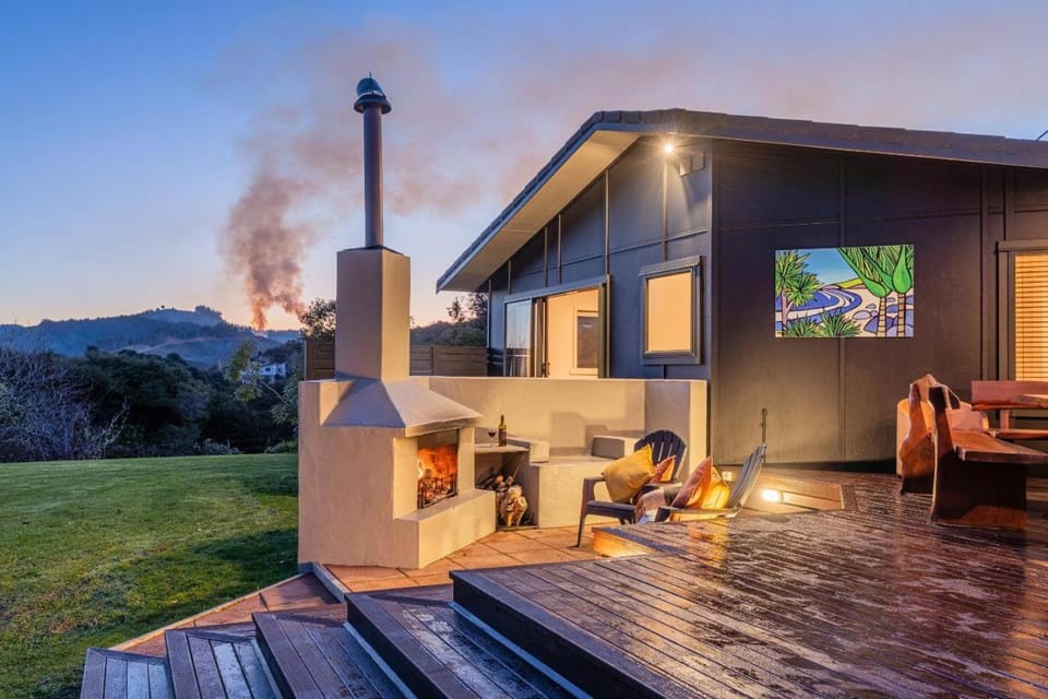 Property building, Balcony/Terrace, fireplace