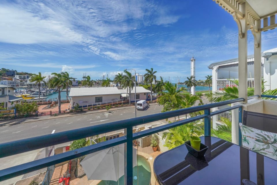 Waterfront Apartment Near City, Stadium & Ferry Townsville Apartment in Townsville