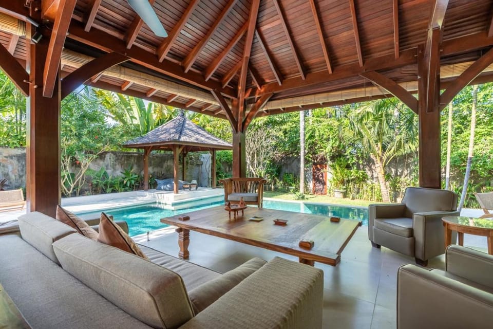 Day, Garden, Living room, Seating area, Garden view, Pool view, Swimming pool
