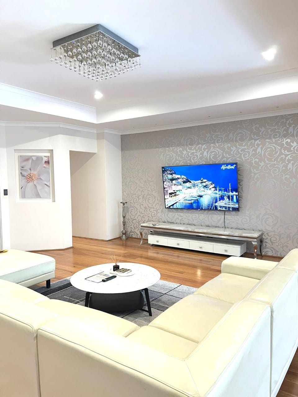 Communal lounge/ TV room