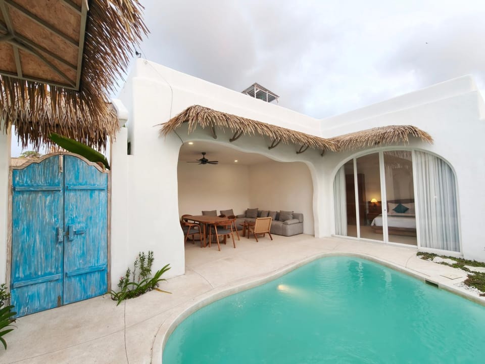 Day, Pool view, Swimming pool, sunbed