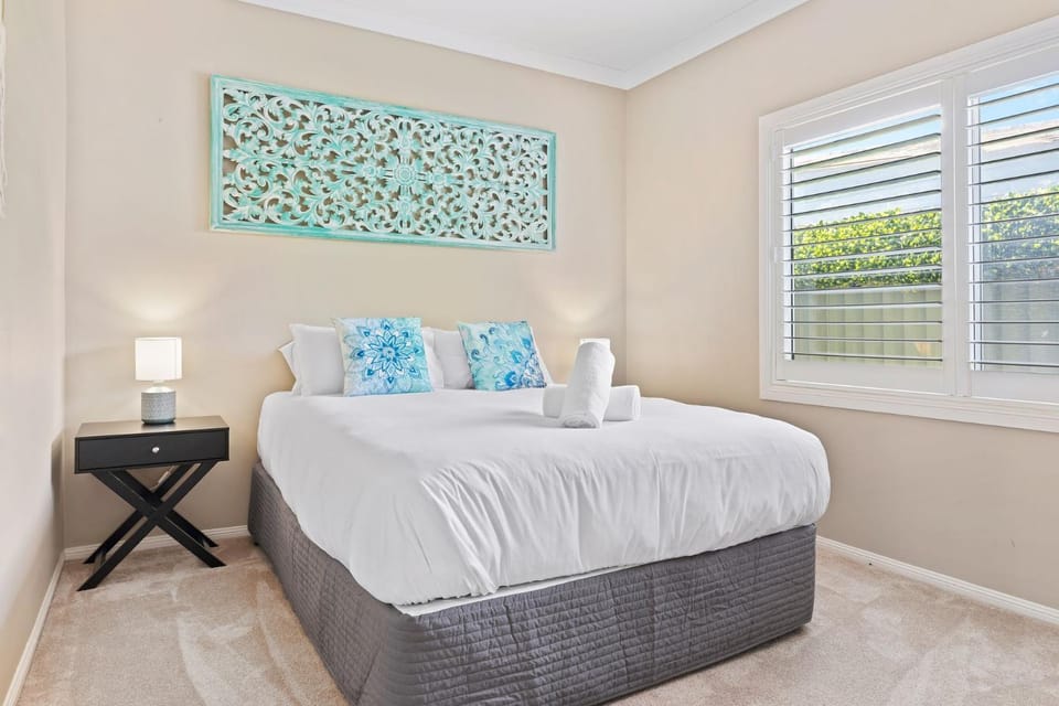 Tropical Santai Retreat - Inground Pool House in Toukley