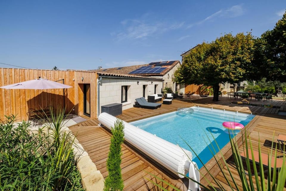 Saltwater Pool, AC, Spa & 6 Large Bedrooms Villa in Nouvelle-Aquitaine