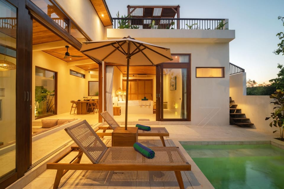 Property building, Patio, Natural landscape, Balcony/Terrace, Pool view, Swimming pool, sunbed