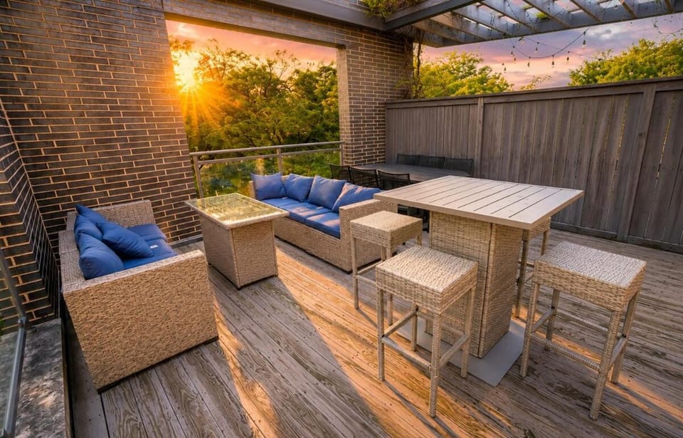 Little Italy 4BR Retreat with Optional Parking Apartment in Chicago